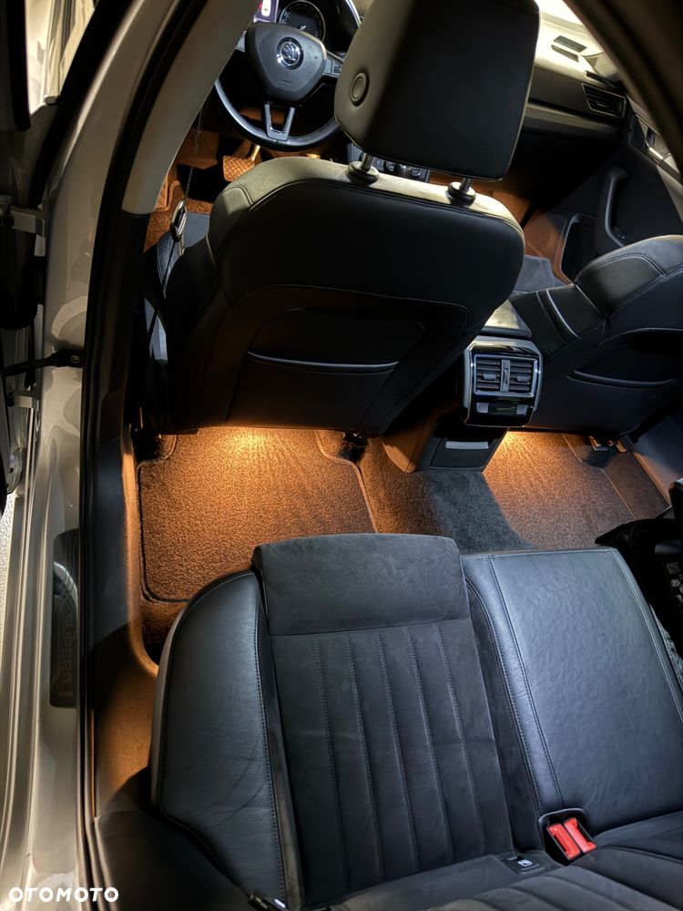 Skoda Superb 2.0 TDI Ambition DSG - 22
