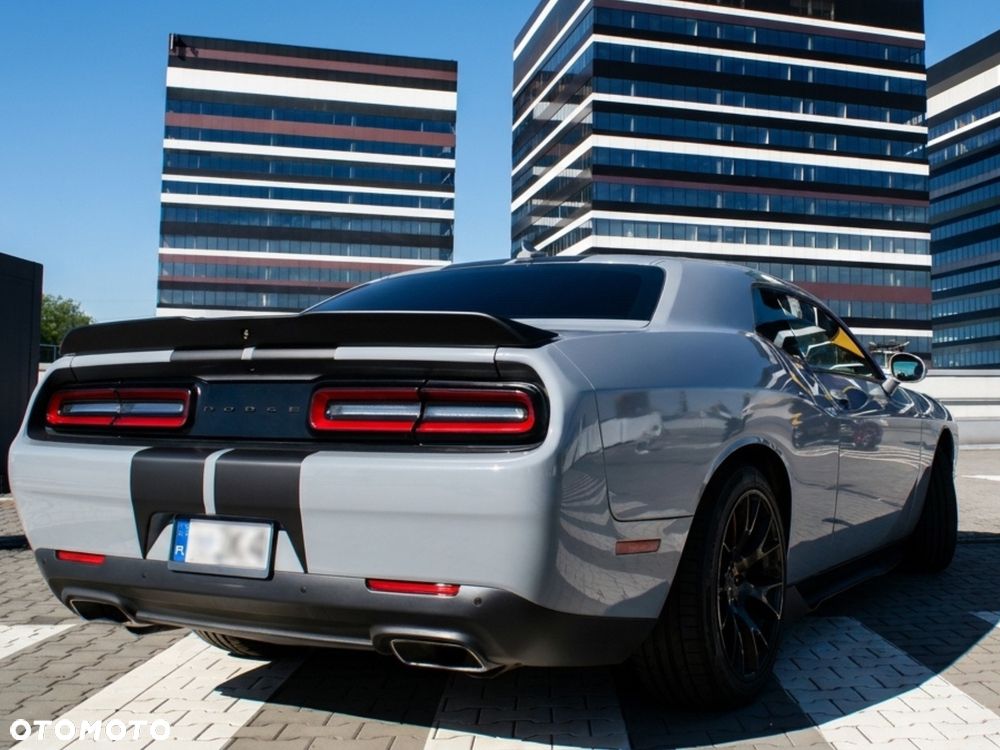Dodge Challenger - 8