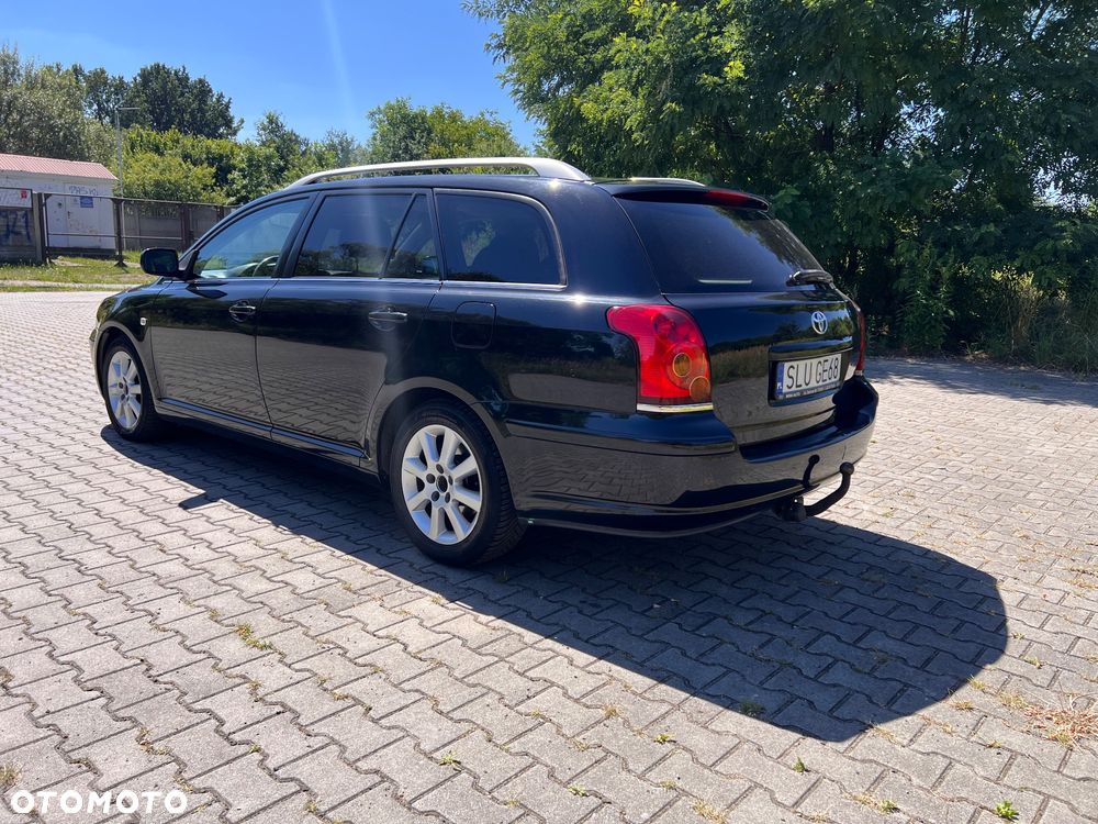 Toyota Avensis 2.2 D-4D X - 4