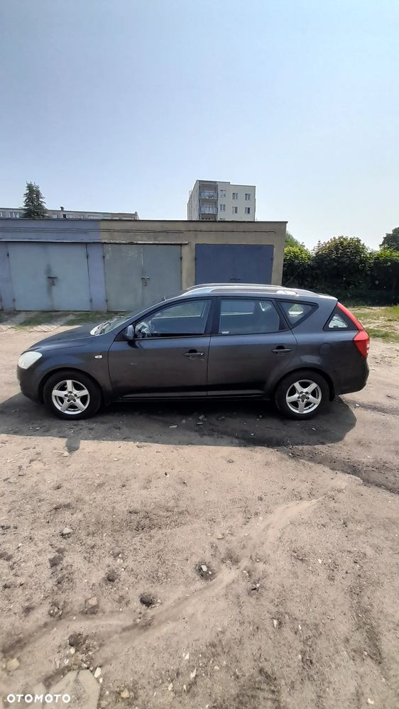 Kia Ceed - 4