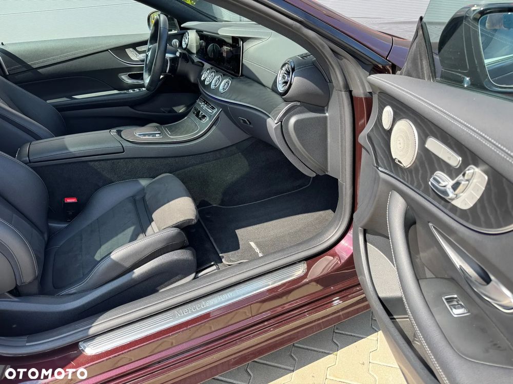 Mercedes-Benz Klasa E 300 d 4Matic 9G-TRONIC AMG Line - 23