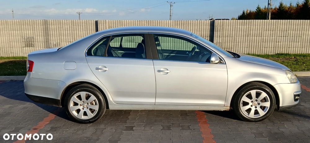 Volkswagen Jetta 1.9 TDI Comfortline - 23