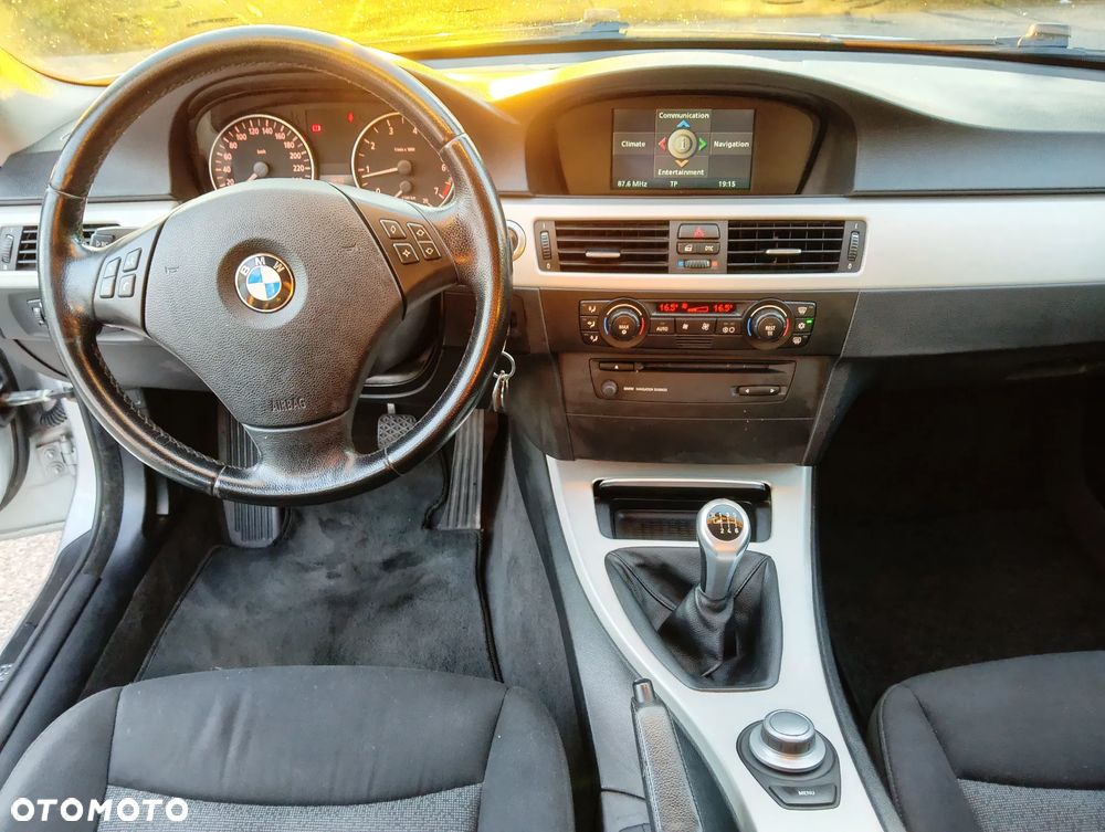 BMW Seria 3 320i - 9