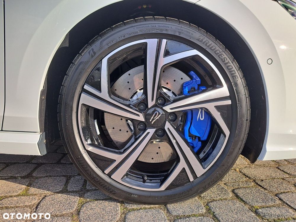 Volkswagen Golf VIII 2.0 TSI 4Motion R - 37