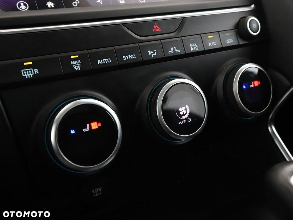 Jaguar E-Pace P200 AWD - 28