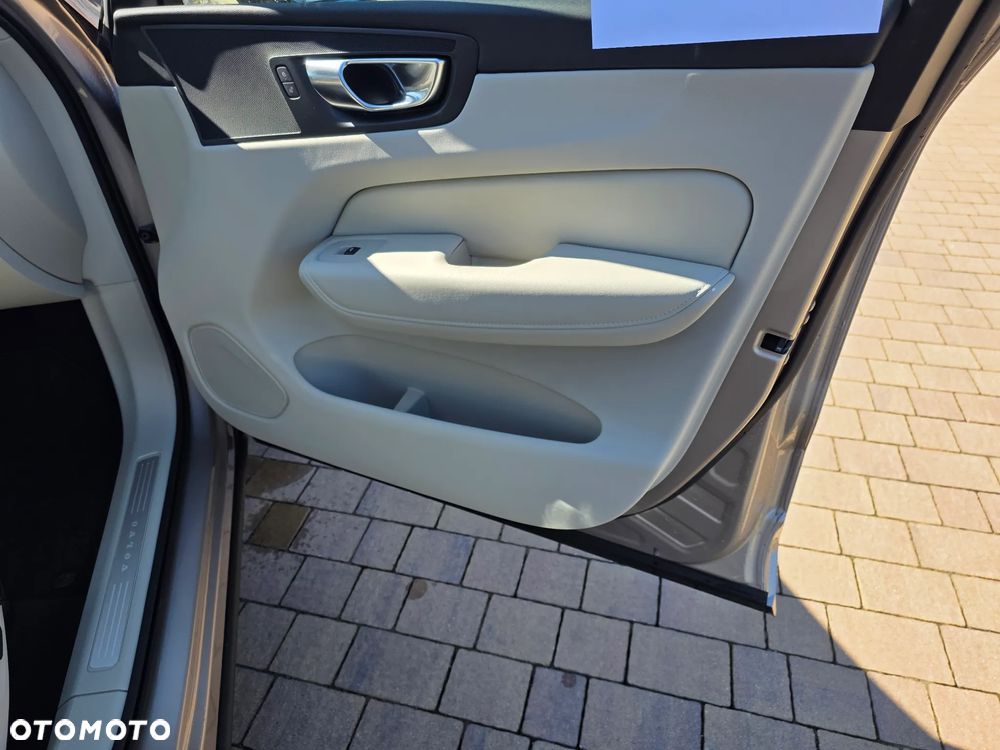 Volvo XC 60 B5 B AWD Ultimate Black Edition - 12