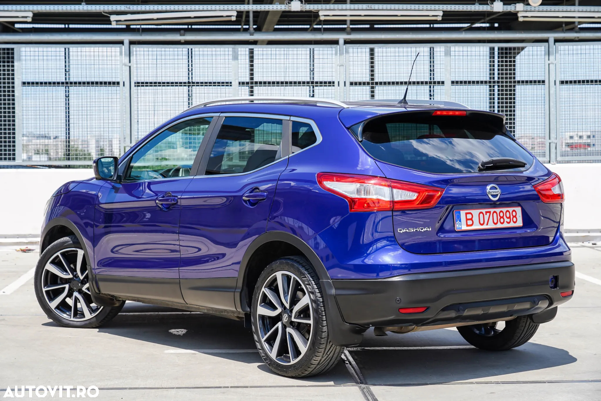 Nissan Qashqai 1.6 DCI Xtronic TEKNA+ - 4