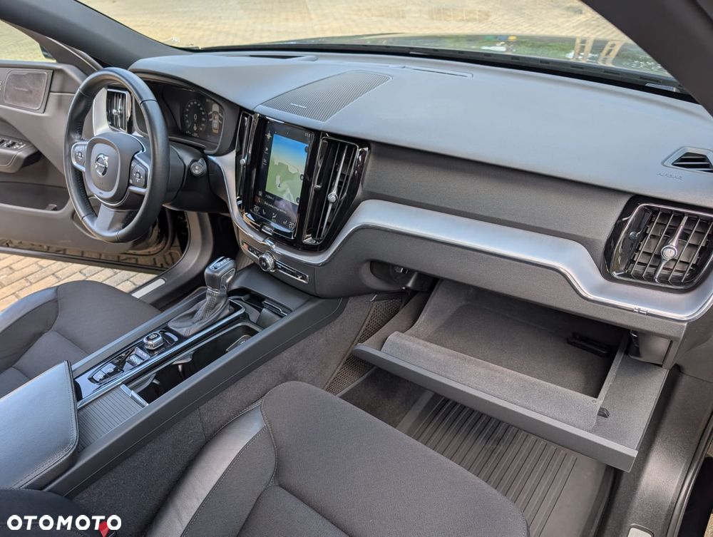 Volvo XC 60 D4 Momentum Pro - 36