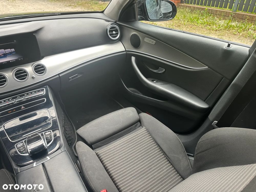 Mercedes-Benz Klasa E 220 d 9G-TRONIC - 25