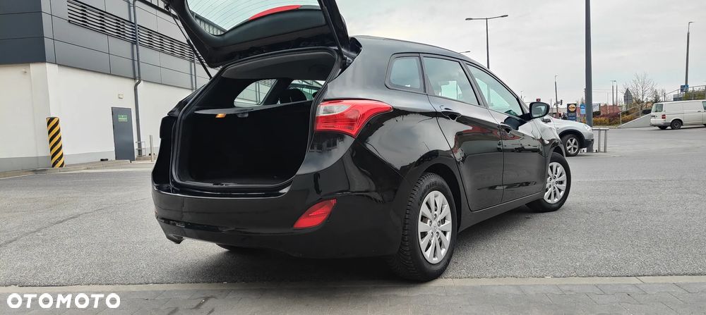 Hyundai i30 blue Kombi 1.4 Style - 16