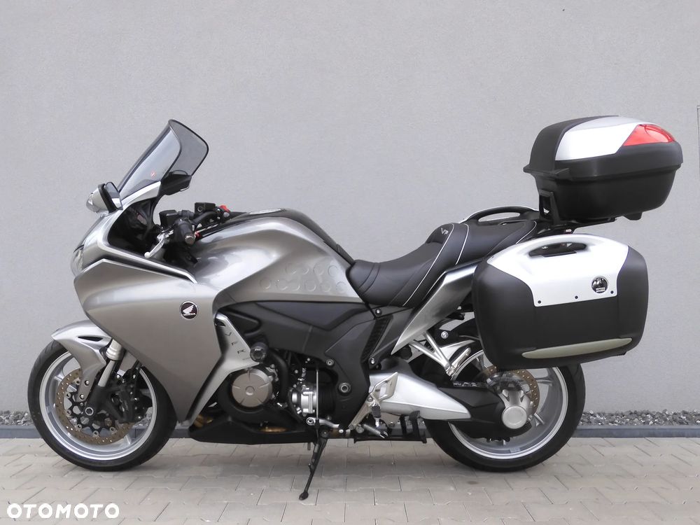 Honda VFR - 36