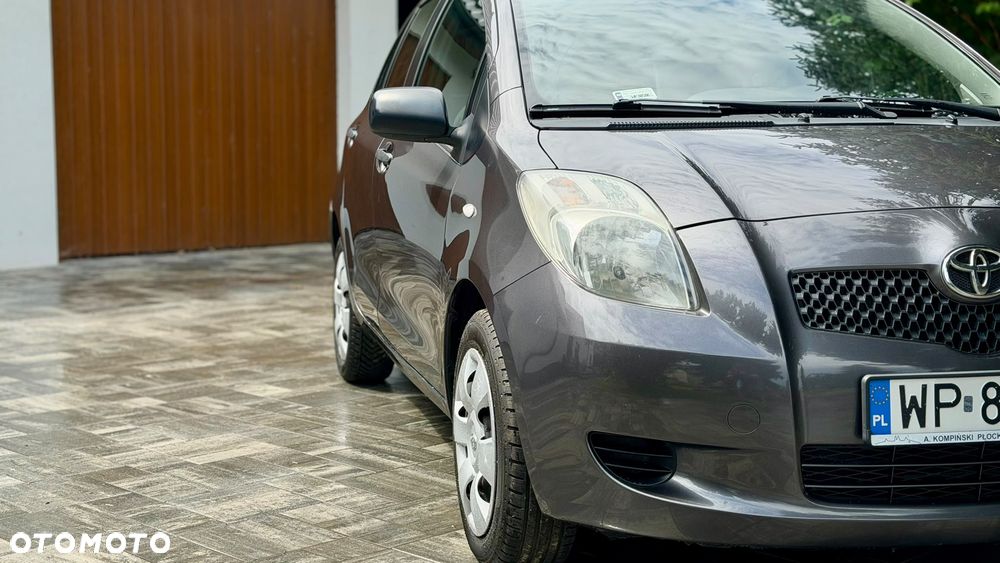 Toyota Yaris - 10