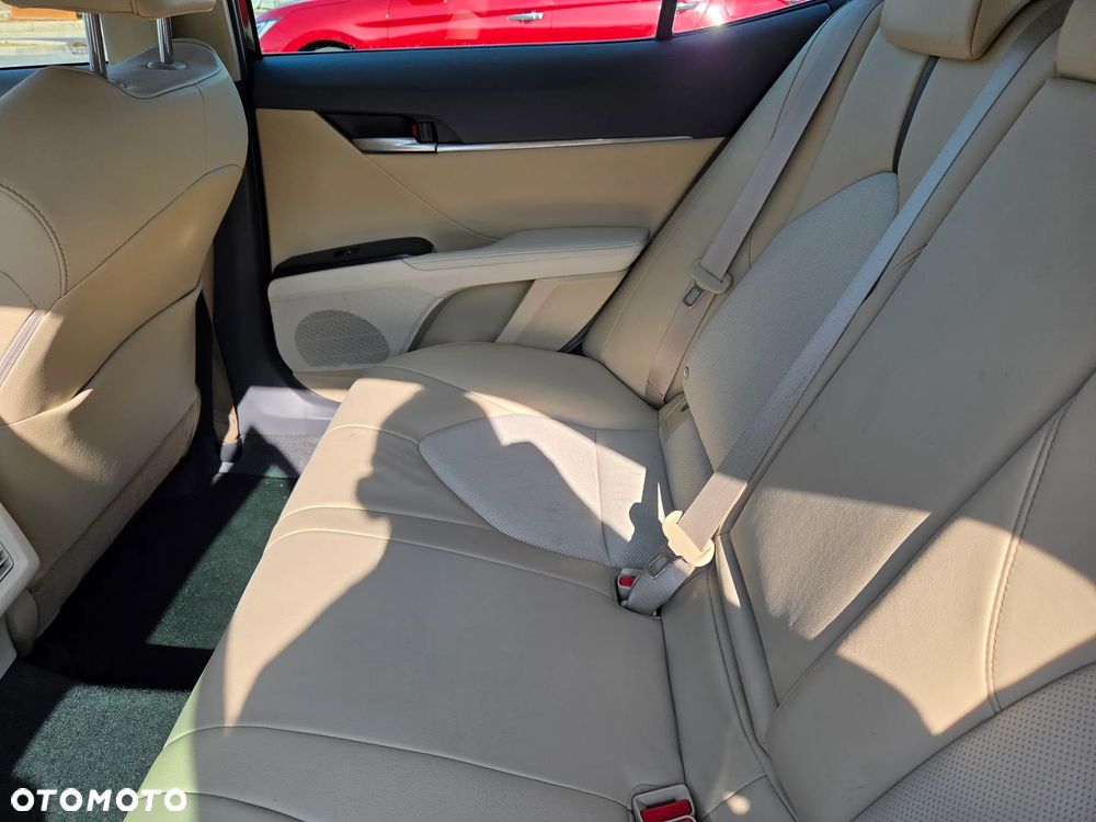 Toyota Camry 2.5 Hybrid Executive CVT - 22