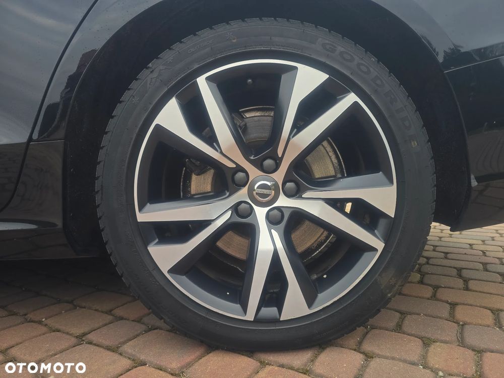 Volvo V60 T6 AWD Plug-In Hybrid Ultra Dark - 35