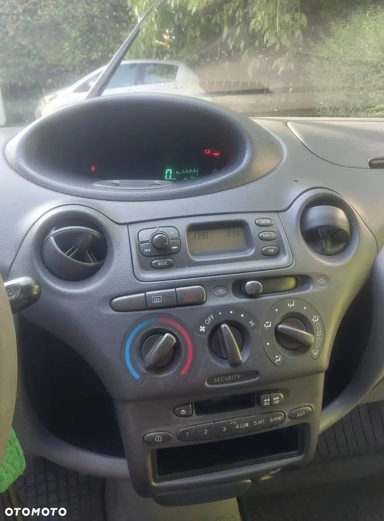 Toyota Yaris - 7