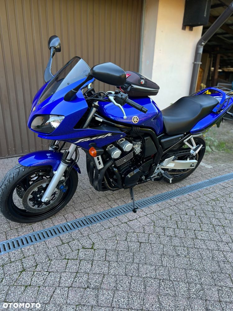 Yamaha FZS - 4
