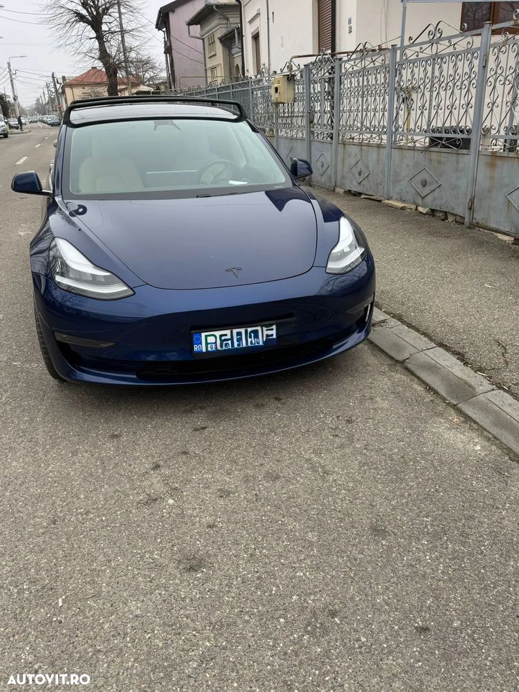 Tesla Model 3 - 1