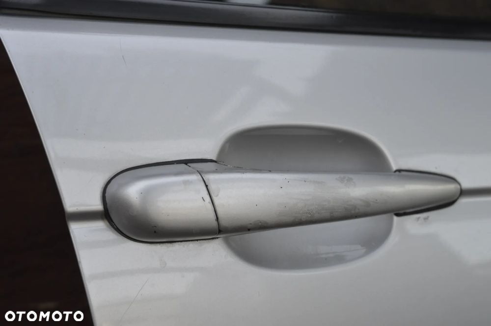 BMW E46 SEDAN / TOURING / KOMBI ORYGINALNE KOMPLETNE DRZWI PRZEDNIE LEWE / PRAWE EUROPA W KOLORZE TITANSILBER 354/7 O NR. 41 51 7 034 151 / 41 51 7 034 152 OEM W DOBRYM STANIE - 26