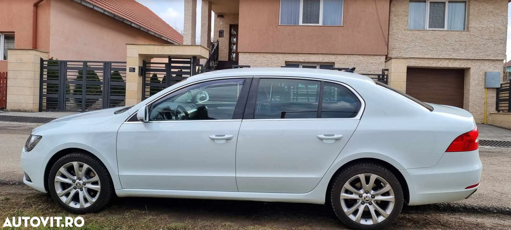 Skoda Superb 2.0 TDI DSG Elegance - 14