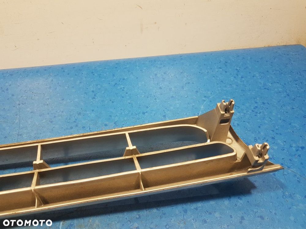 MITSUBISHI LANCER V ATRAPA / GRILL - 10