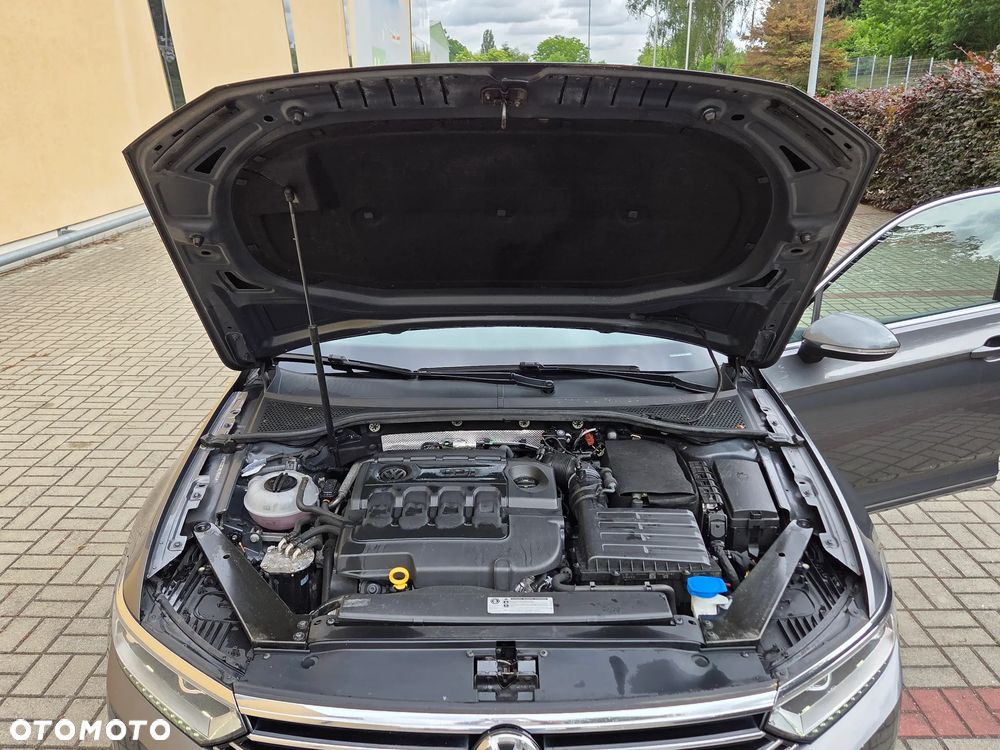 Volkswagen Passat 2.0 TDI SCR DSG Comfortline - 39