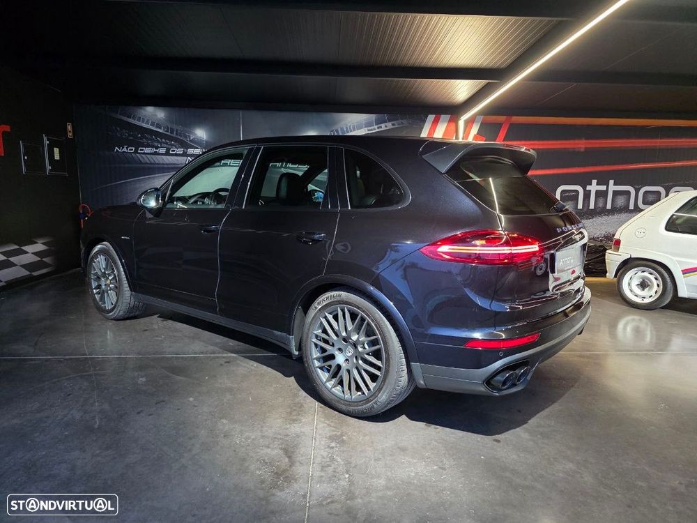 Porsche Cayenne Platinum Edition - 2