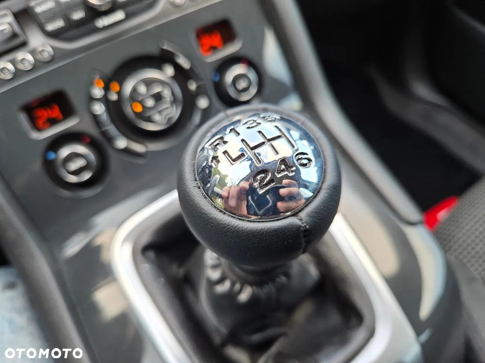 Peugeot 5008 HDI 115 Active - 23