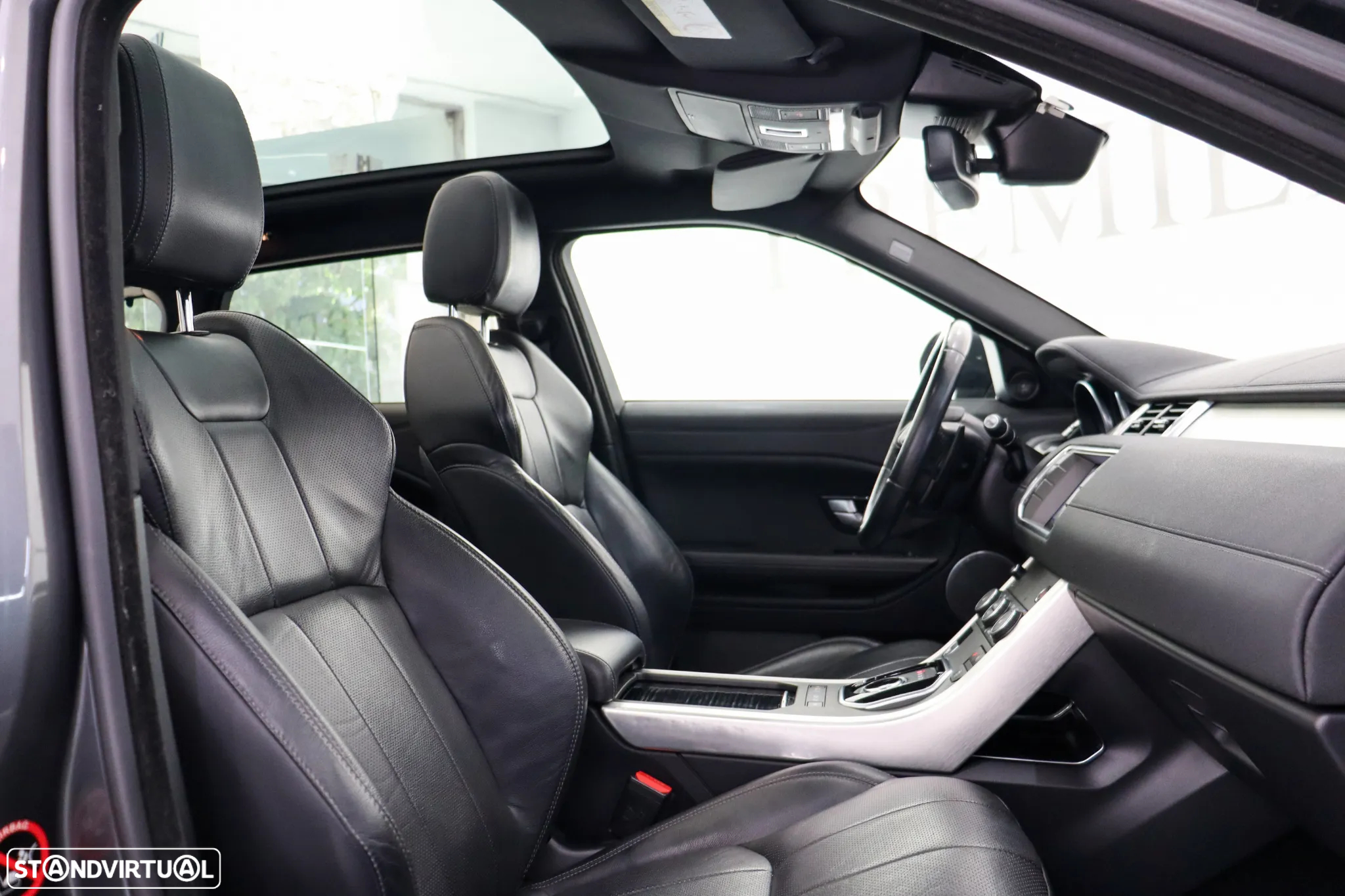 Land Rover Range Rover Evoque 2.0 D150 AWD R-Dynamic HSE Auto - 26