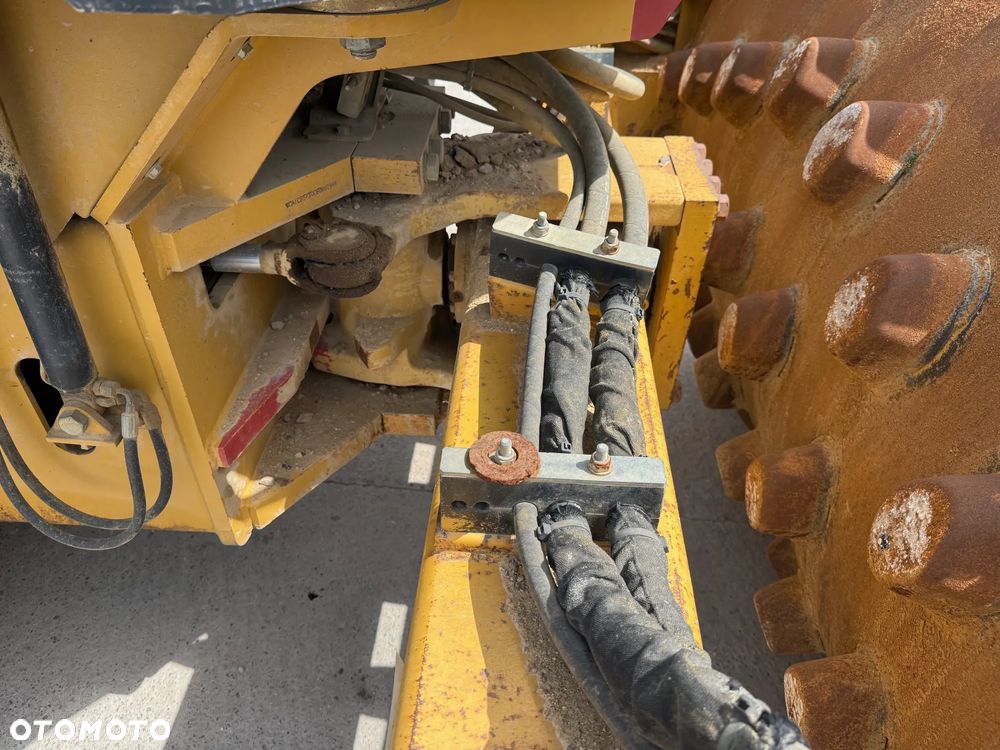 Caterpillar CS 573E ,Walec + Płaszcz Kołkowy - 15