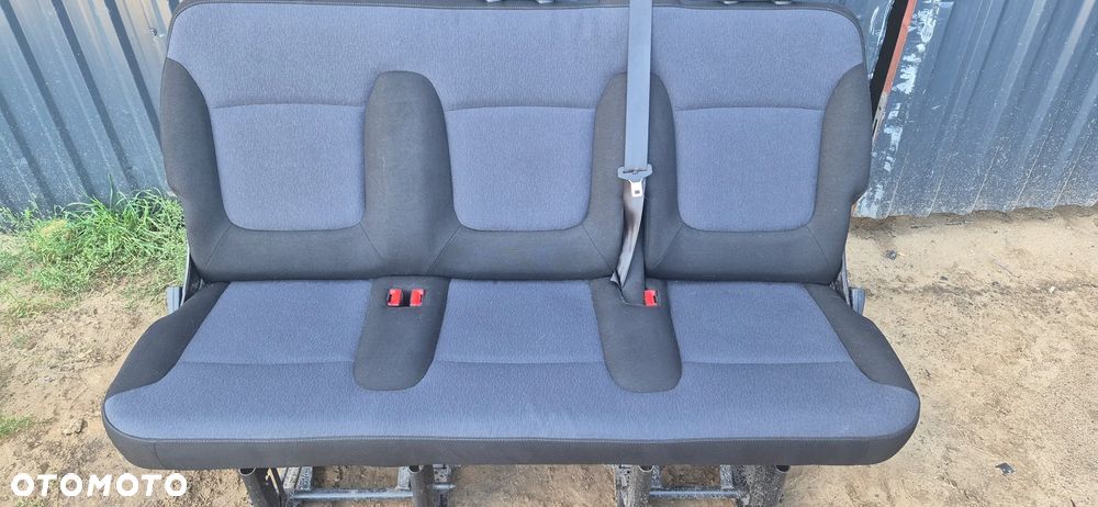 Fotele Ławka Kanapa Trójka 3 Trzy Osobowa Trzeci Rząd Zamykana Renault Trafic III Opel Vivaro B 2014- - 2