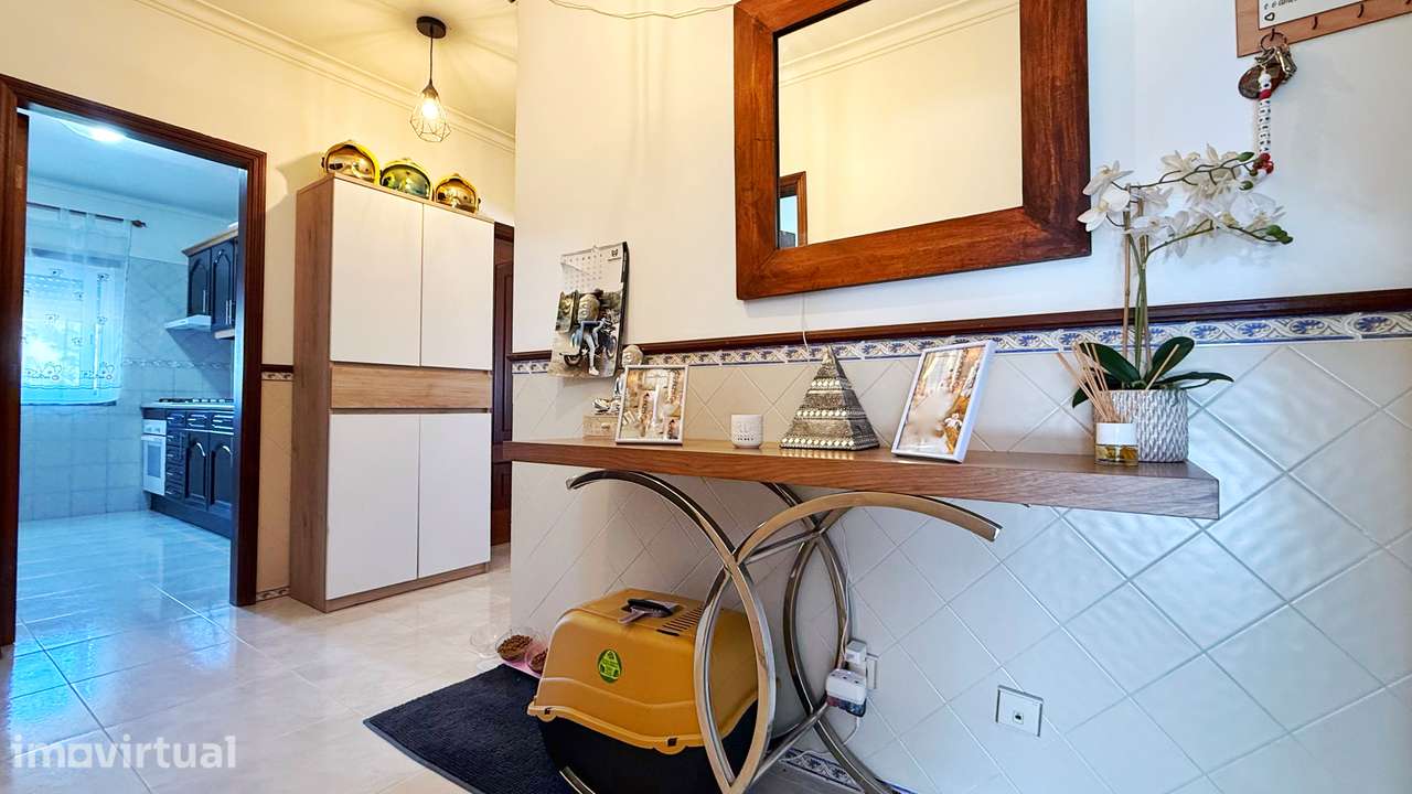 Apartamento T2 situado no 1.º andar, na Quinta do Conde - Grande imagem: 2/21