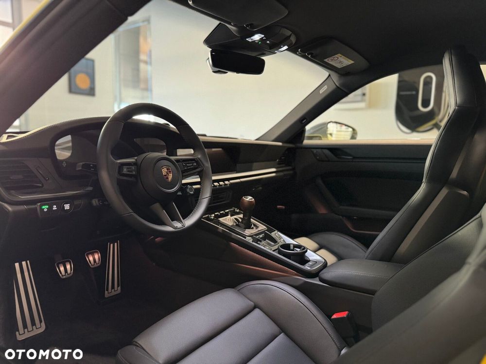 Porsche 911 - 25