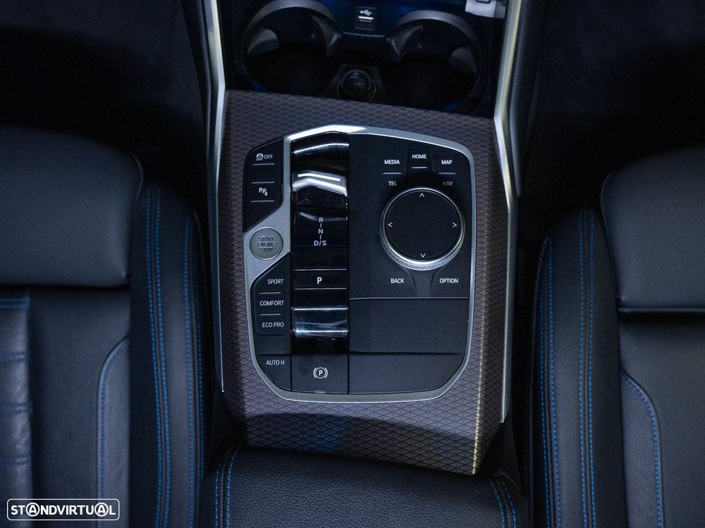 BMW 320 d Touring Pack Desportivo M Auto - 15