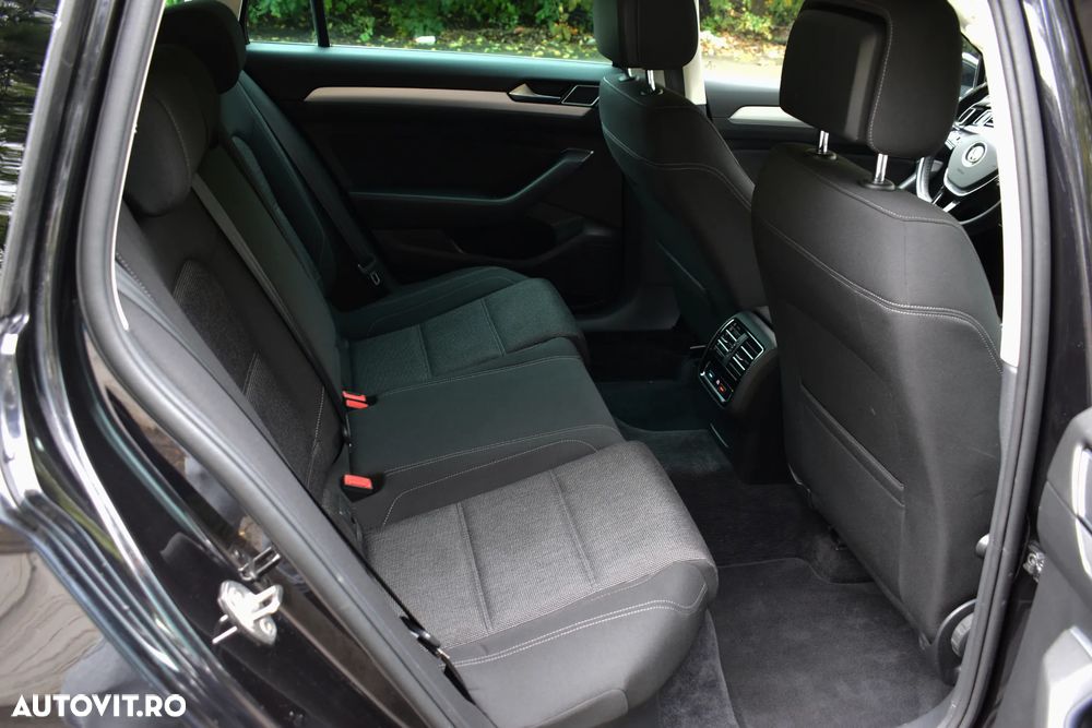 Volkswagen Passat Variant 2.0 TDI (BlueMotion Technology) Highline - 14