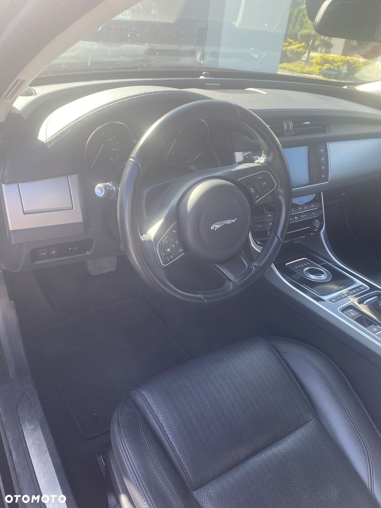 Jaguar XF 2.0 i4D AWD Prestige - 10