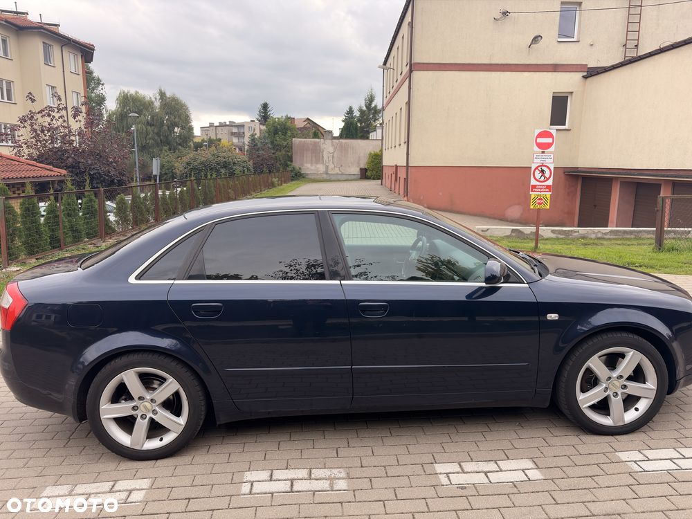 Audi A4 Limousine - 8