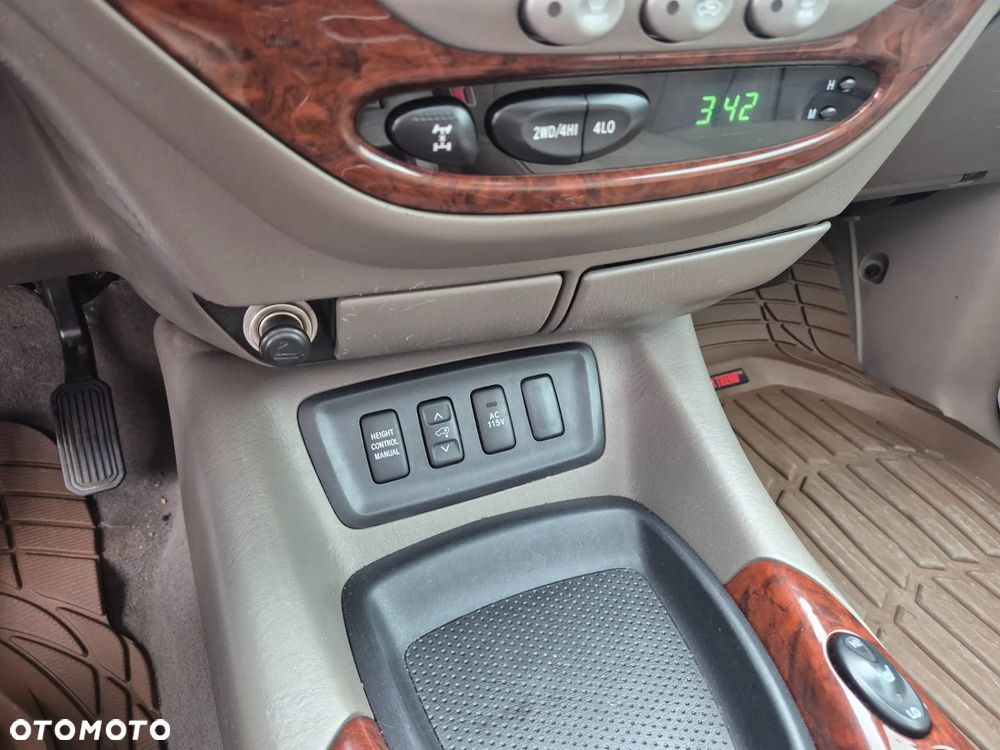 Toyota Sequoia - 16