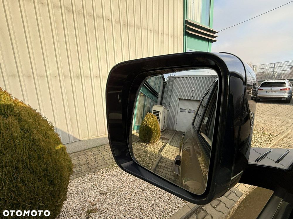 Land Rover Defender - 17