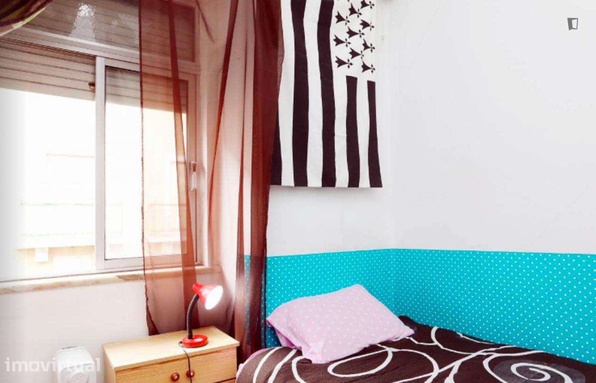 Quarto - localizado em Intendente Lisbon - Grande imagem: 2/8