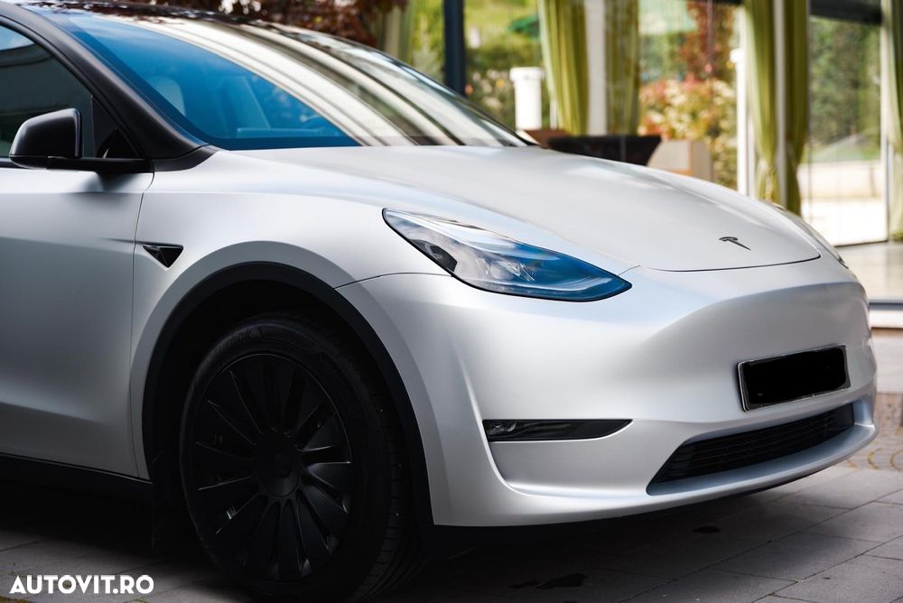 Tesla Model Y - 5