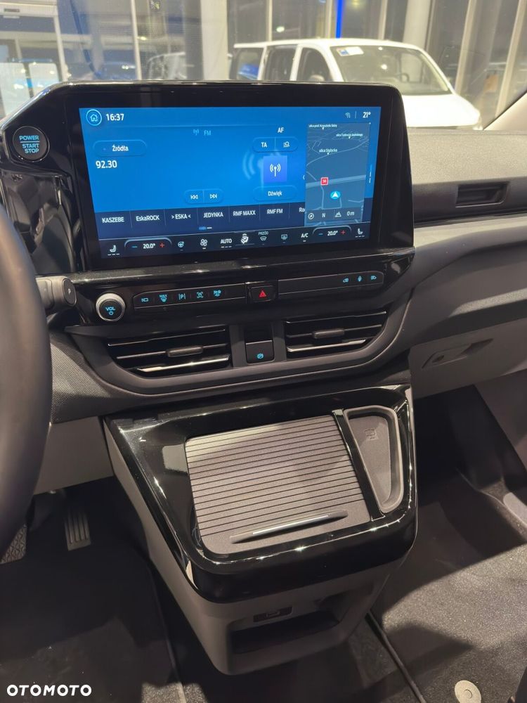 Ford Tourneo Custom - 15