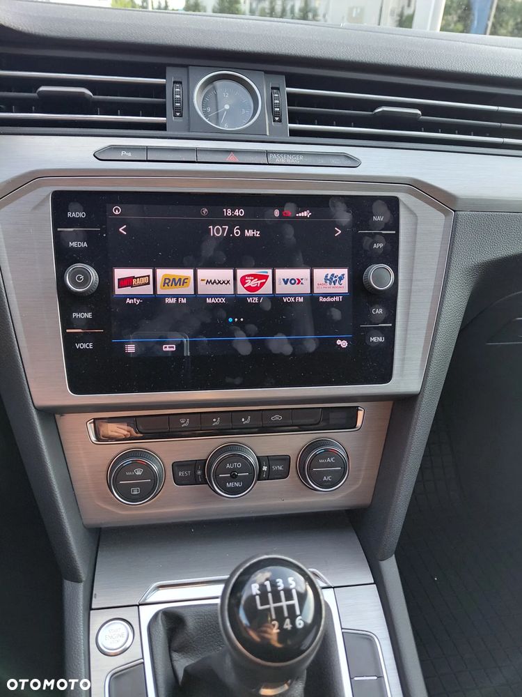 Volkswagen Passat - 24