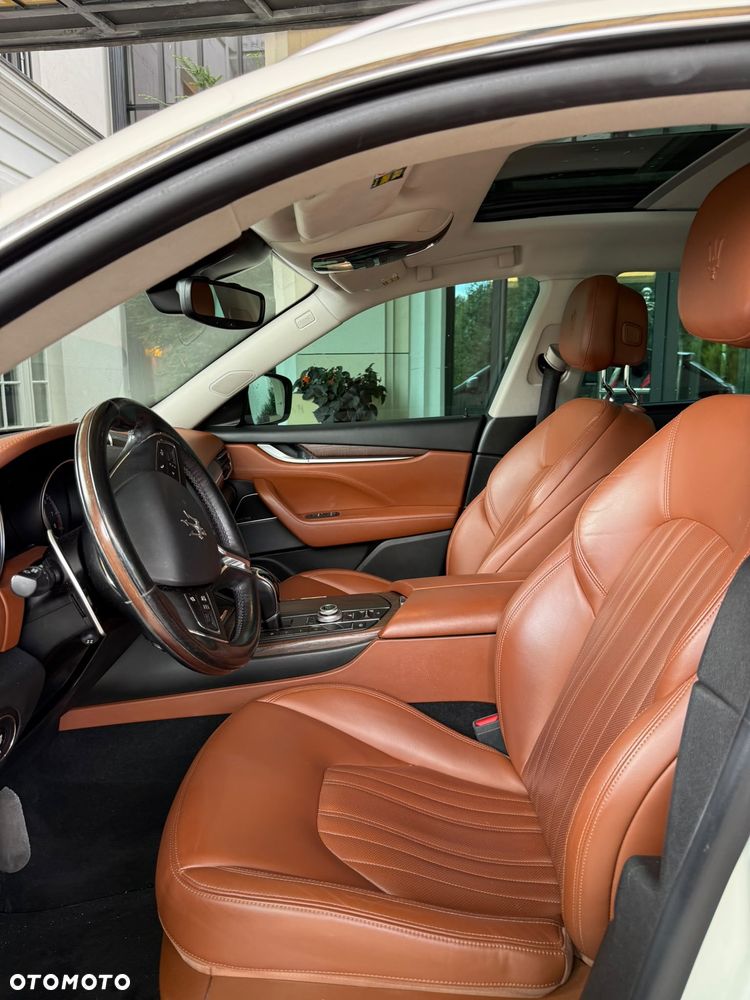 Maserati Levante Essence - 10