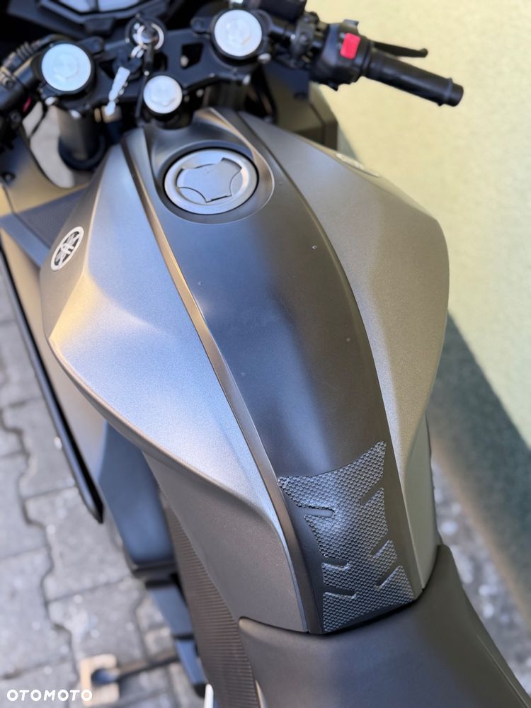 Yamaha YZF - 33