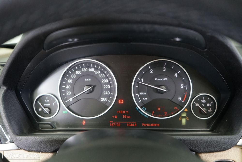 BMW 320 d Line Luxury - 28