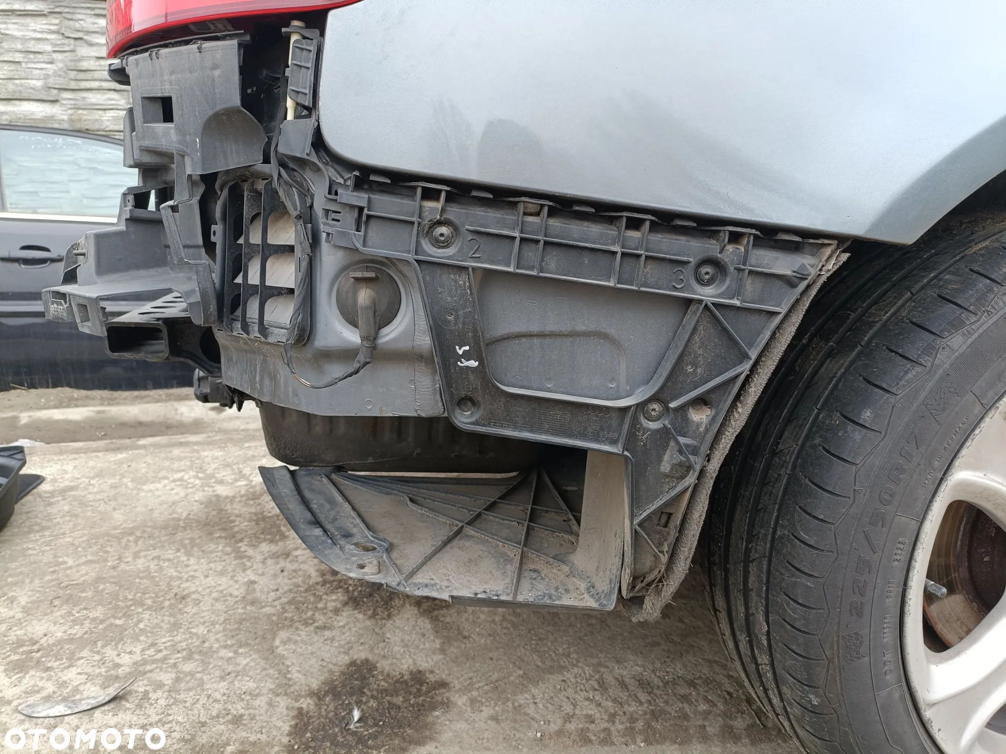 AUDI A4 B8 08-15 r. ŚLIZG zderzaka prawy tył tylny 8K9807454B * - 1