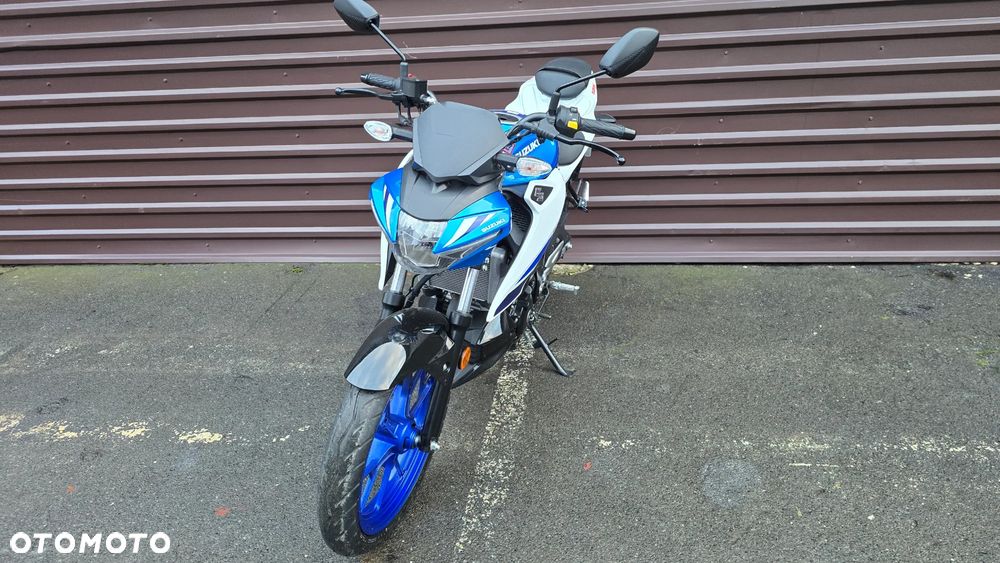 Suzuki GSX - 12