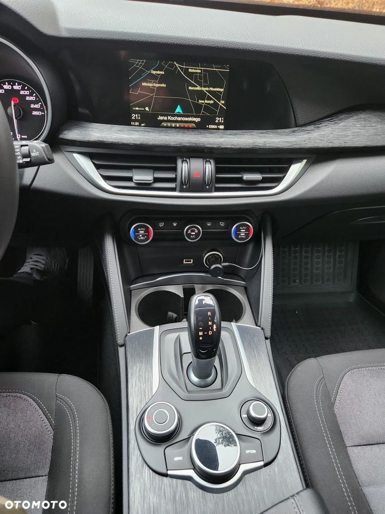 Alfa Romeo Stelvio 2.0 Turbo Business Q4 - 12