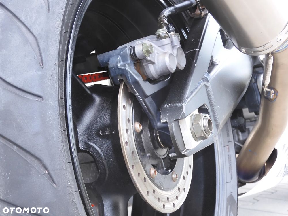 Yamaha R1 - 10