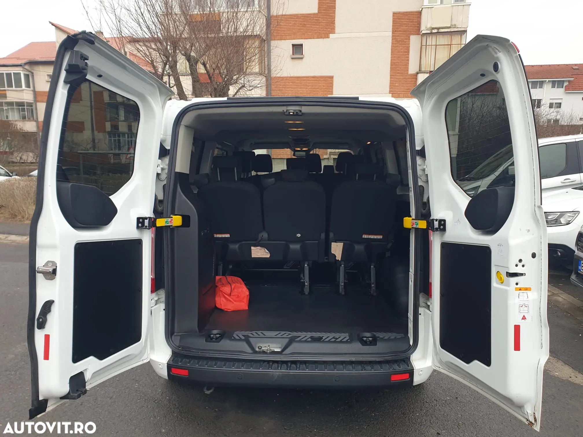 Ford Transit Custom Shuttle Bus 320 2.0 EcoBlue 130 CP L2H1 Trend - 10